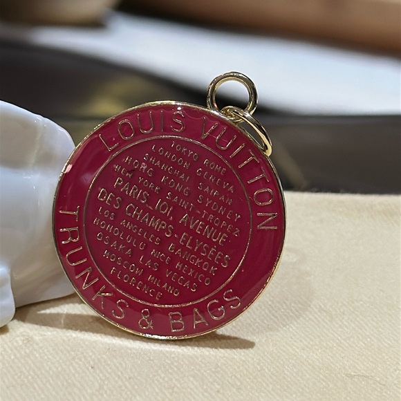 🩷 Authentic Louis Vuitton Trunks & Bags Charm, Hot Pink w/Gold-Tone Lettering 🩷 - Picture 2 of 6